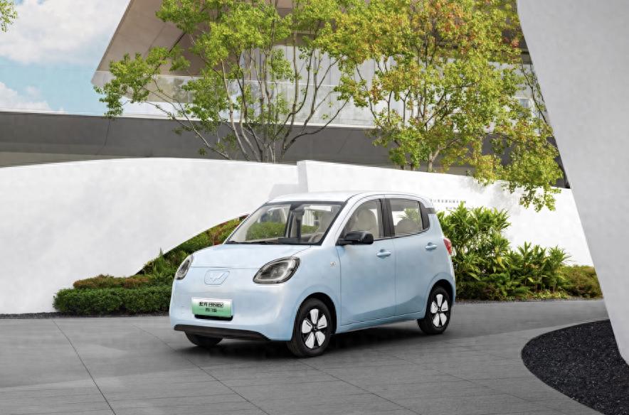 五菱汽车发布新款五菱宏光MINI EV新车官图,搭载30kW电机