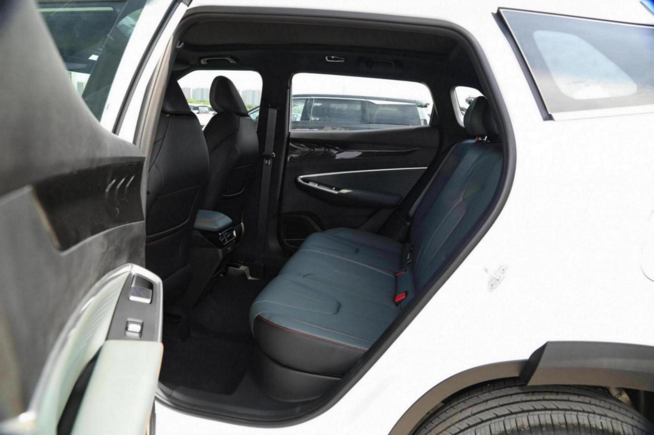 8万级紧凑型SUV,吉利新博越怎么选?