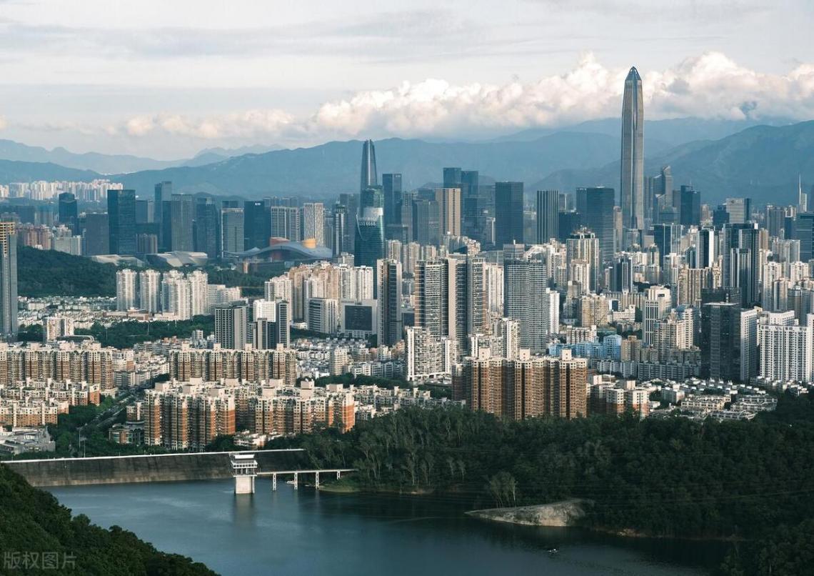 深圳楼市成交增 54.6% 核心区房价连跌 4 年超 23%
