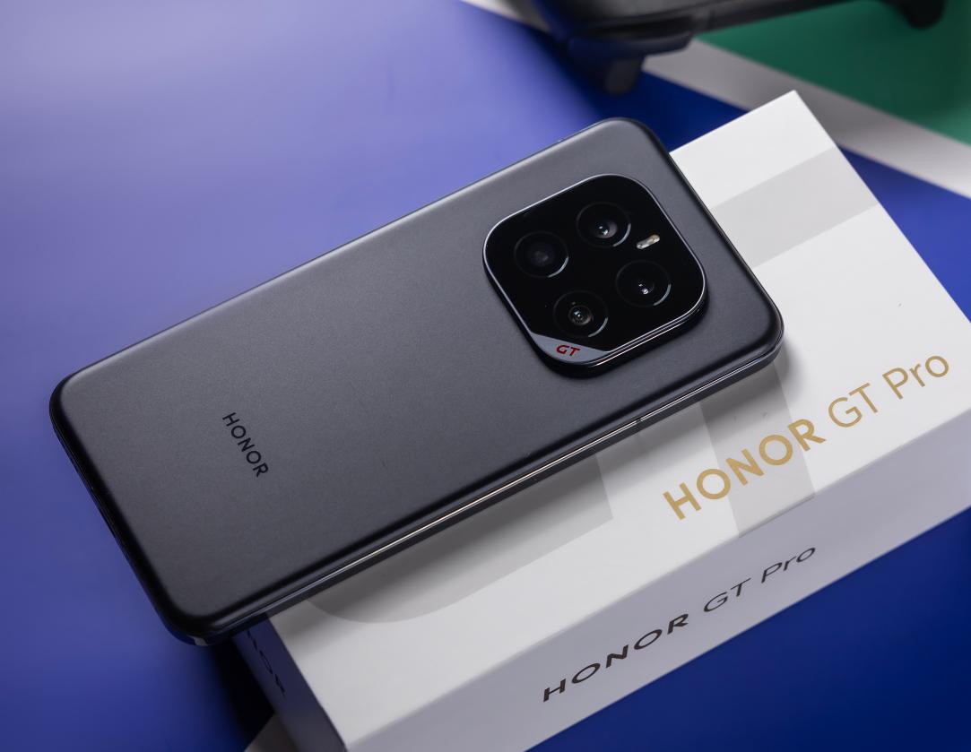 荣耀更猛了,7200mAh+3nm旗舰芯片+50倍变焦,如今跌至3159元起