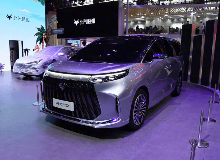 北汽集团2026新车曝光,极狐7座增程MPV、北京81来了